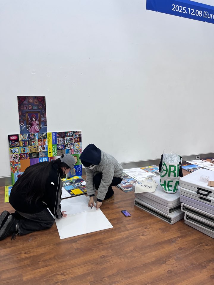 [시각디자인] 시각디자인 17번째 과제전 준비 현장 1번째 첨부파일 이미지