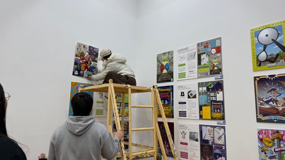 [시각디자인] 시각디자인 17번째 과제전 준비 현장 5번째 첨부파일 이미지