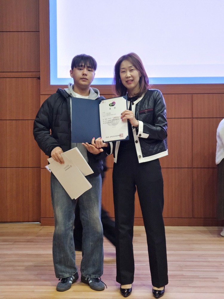 시각디자인과, 2025학년도 2학기 주요 디자인 공모전 ‘상장 수여식’ 3번째 첨부파일 이미지