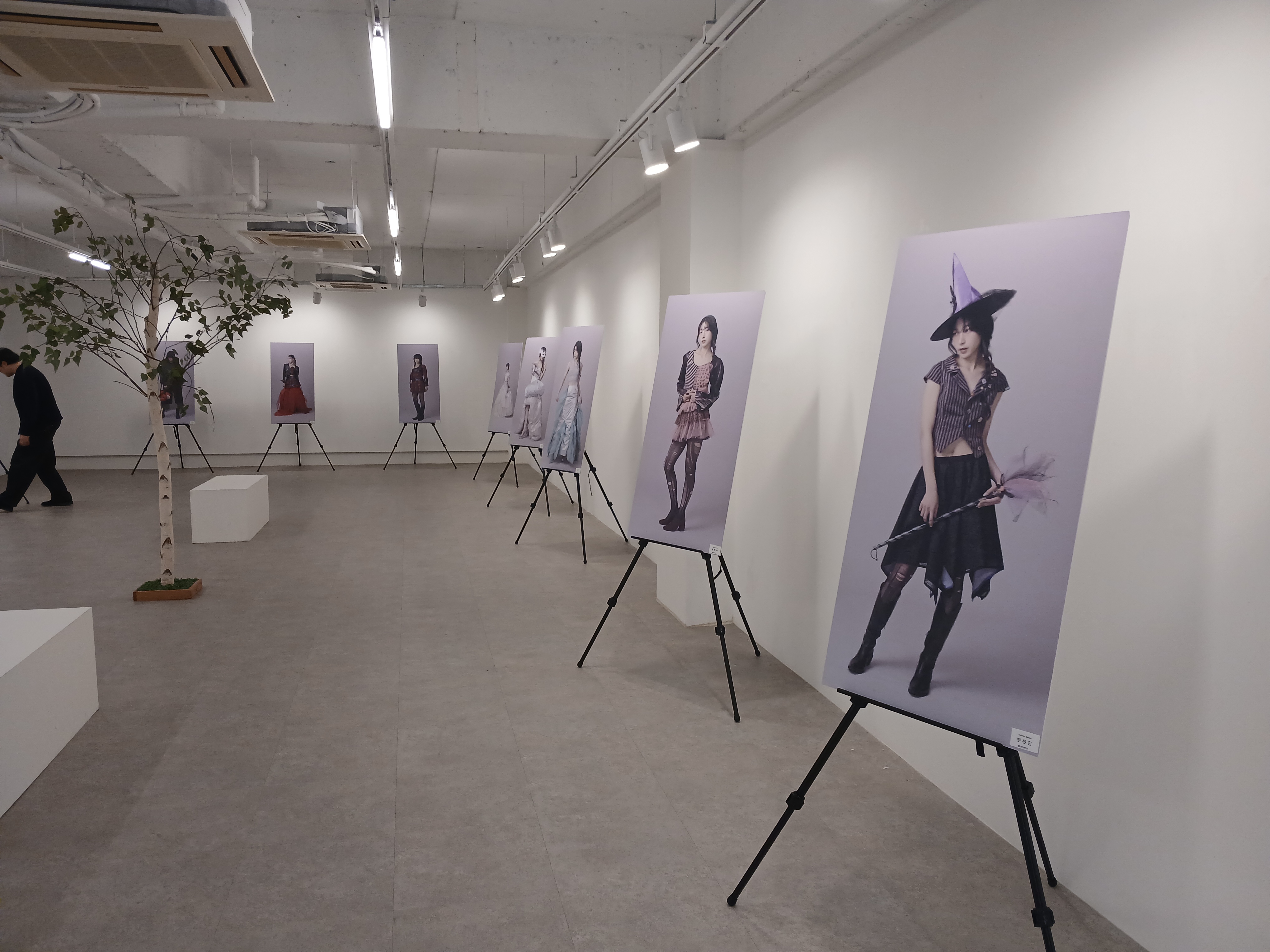 [패션스타일디자인]2025 패션아카이브-사진전 10번째 첨부파일 이미지