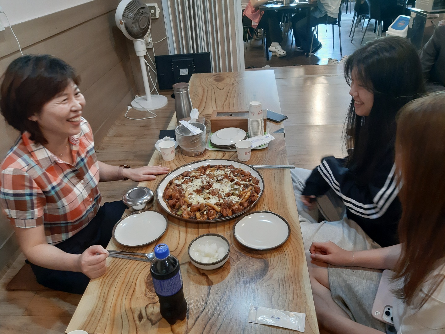 "밥 한 끼로 가까워진 교수님과 학생들, 사제 간 소통 만찬!" 5번째 첨부파일 이미지